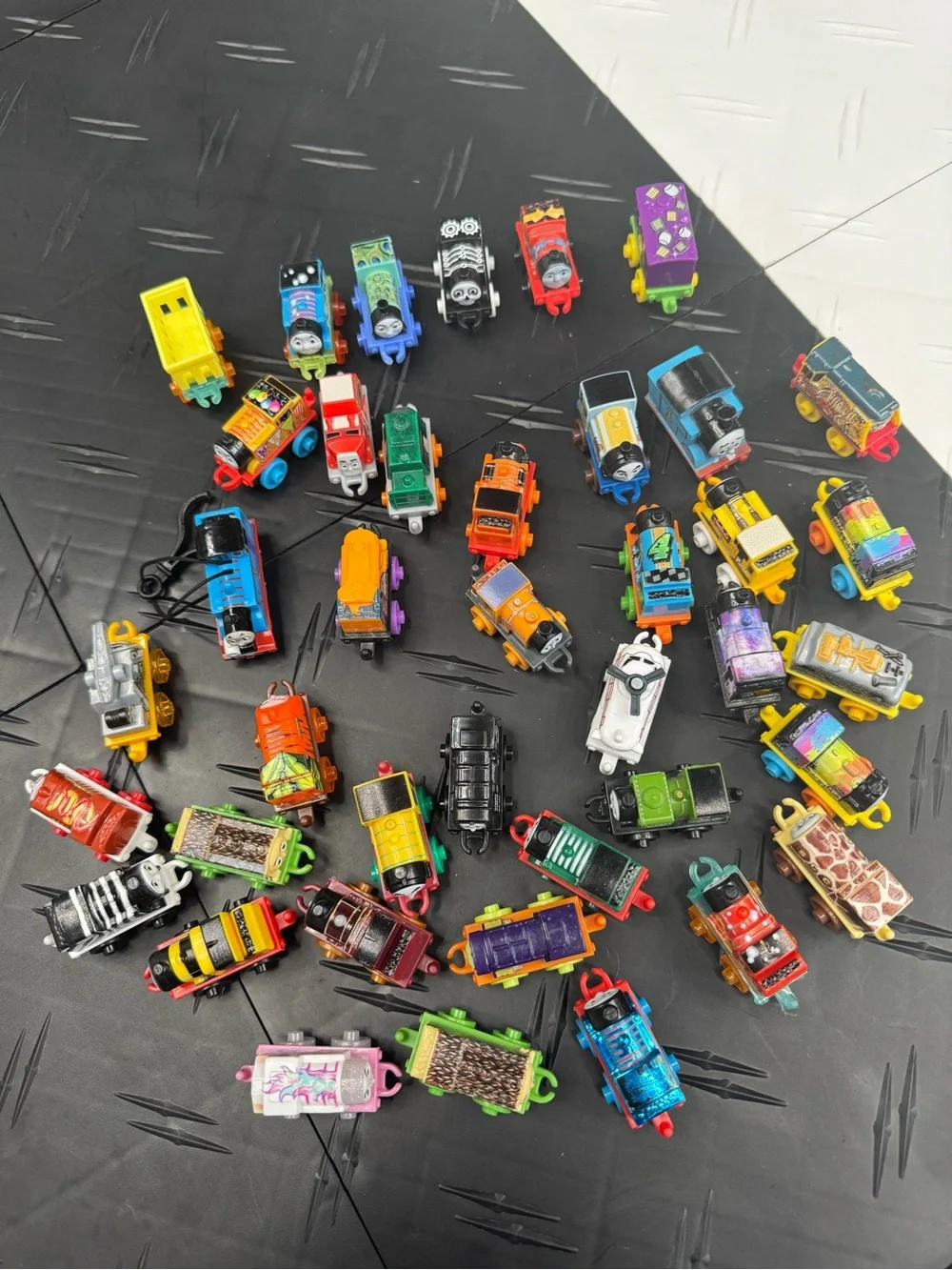 40 Thomas Trains - MINIS!
